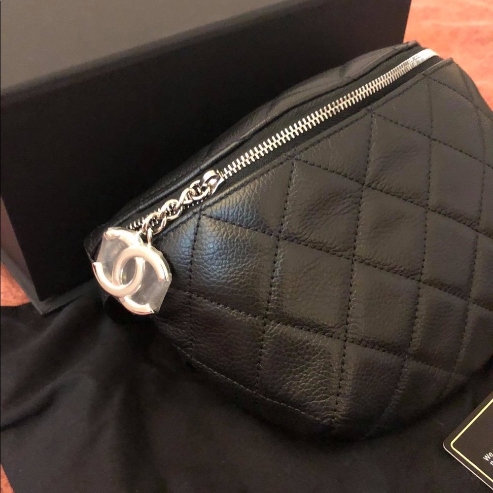 ❌❌SOLD❌❌Chanel staff uniform beltbag/bum bag - Picture 2 of 4